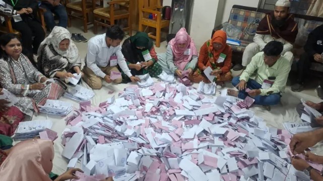 সংঘাতহীন নির্বাচনে ভোটার উপস্থিতি কম কেন?